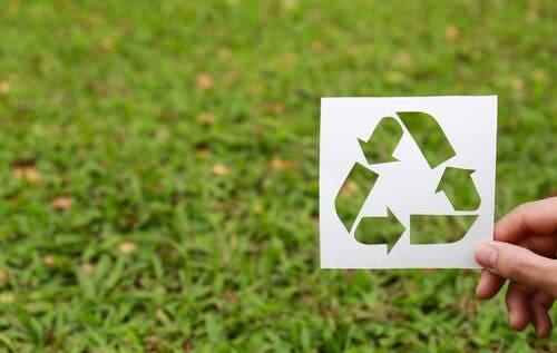 Riciclare i materiali riutilizzabili per proteggere l'ambiente