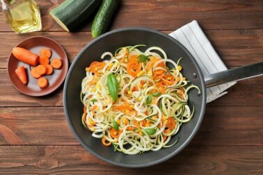Spaghetti con zucchine e carote, buoni e nutrienti