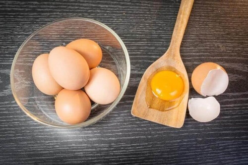 Uovo per proteggere i capelli dal sole