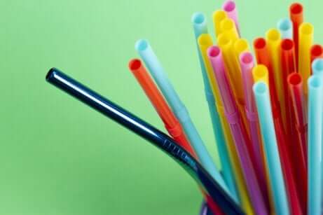 Cannucce colorate in plastica