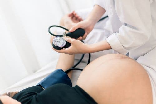 Donna incinta durante la visita di controllo