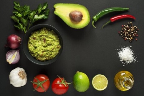 Ingredienti per il guacamole fresco