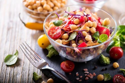 Insalata di ceci con avocado