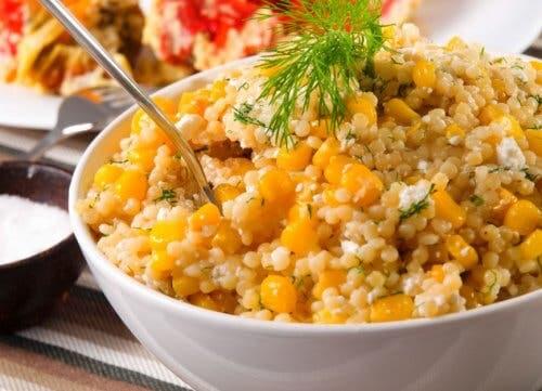 Insalate con la quinoa e mais