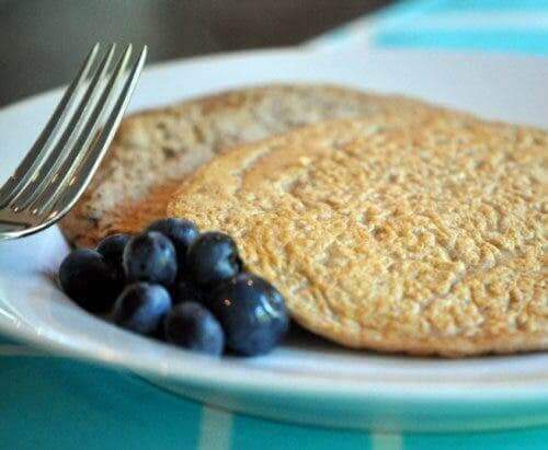 Pancake con farro e mirtilli