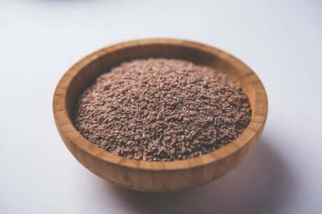 Semi di psyllium per trattare la stitichezza.