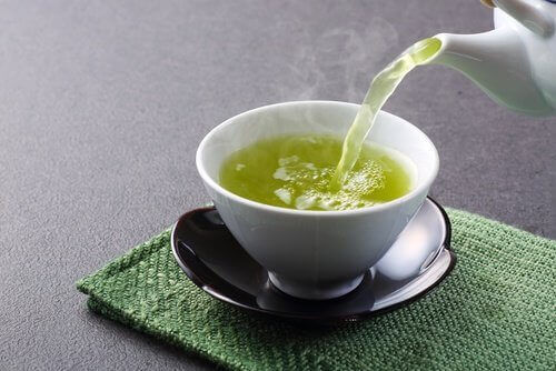 Tazza con tè verde
