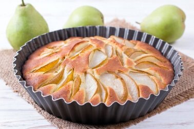 Torta alle pere senza zucchero: ricetta sana e gustosa