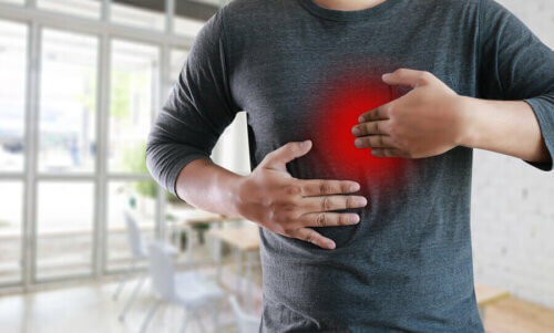 Rimedi naturali per il reflusso gastrico: 3 soluzioni efficaci
