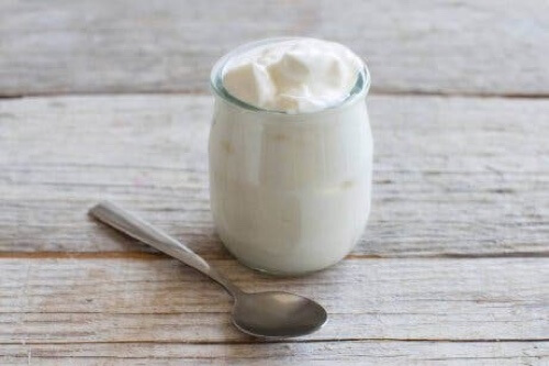 Curare velocemente le afte con lo yogurt