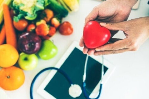 Mangiare sano per proteggere la salute del cuore.