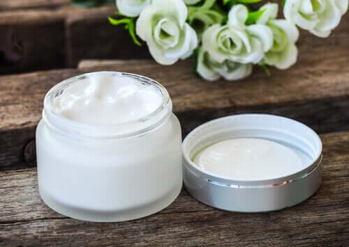 Crema cosmetica con lecitina.