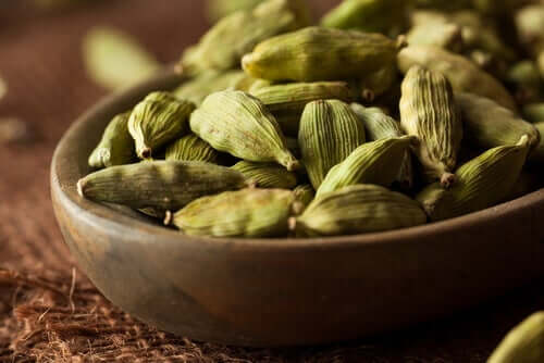 I benefici del cardamomo secondo la scienza