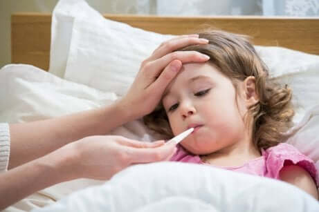 Bambina a letto con l'influenza.