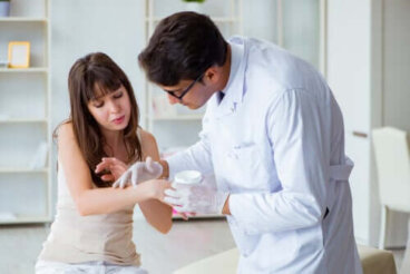 Rash cutaneo: sintomi, cause e trattamento