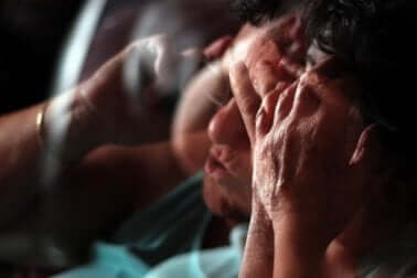 Uomo sotto stress e rilascio di cortisolo.