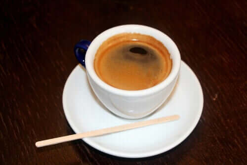 Tazza di caffè e benefici per la salute.