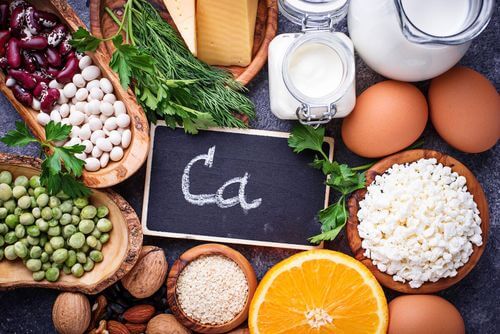 Alimenti che contengono minerali come il calcio.