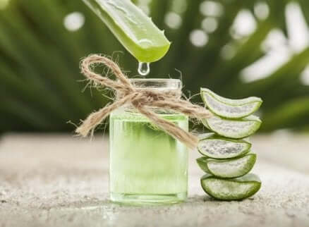 Gel di aloe vera per le unghie incarnite.