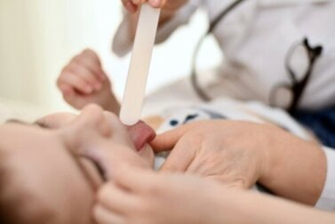 Vegetazioni adenoidi nei bambini: sintomi e trattamento