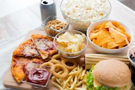 Il fast food è da evitare durante il ciclo.
