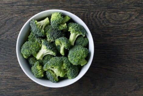 Ciotola con broccoli.