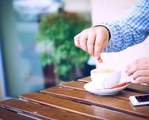Limitare il consumo di zucchero con edulcoranti naturali