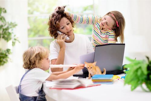 Donna stressata che ha bisogno di abbassare il cortisolo.