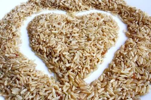 Insalata di riso integrale: deliziosa e con poche calorie