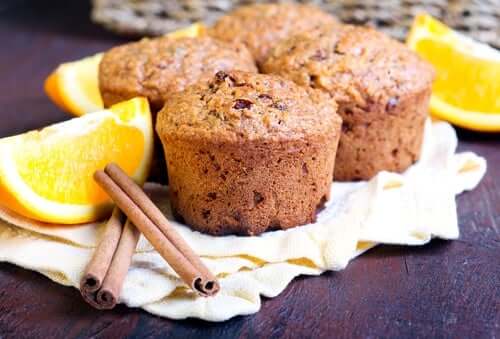 Muffin alla arancia e cannella.