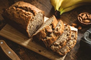 Banana bread alle mandorle: ricetta e valori nutrizionali