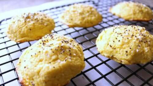 Pane al cavolfiore aromatizzato all'aglio