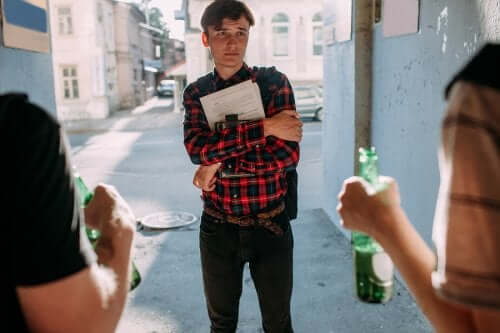 La pressione del gruppo sugli adolescenti: come aiutarli