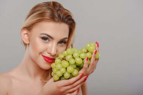 Trattamenti a base di uva per la pelle.