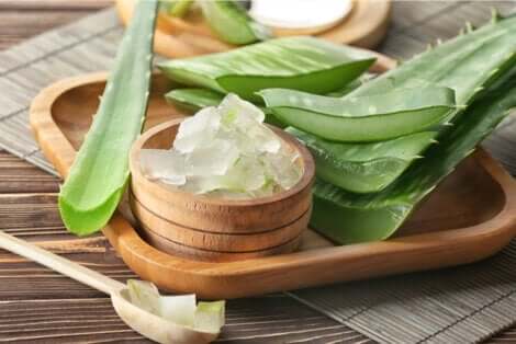 Gel di aloe vera per tenere puliti i capelli grassi.