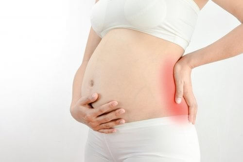 Dolori articolari in gravidanza: come combatterli