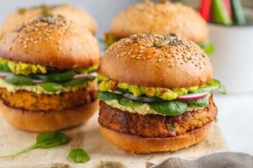 Hamburger vegetariani: 2 ricette gustose