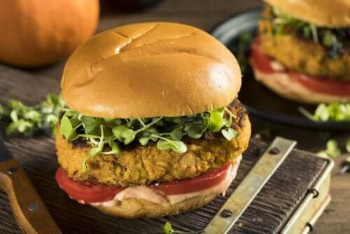 Hamburger con cereali integrali.