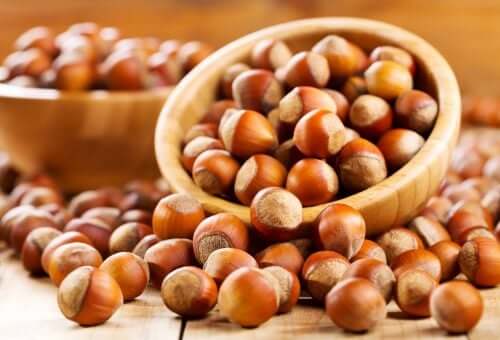 Nocciole tra la frutta secca per aumentare le energie.