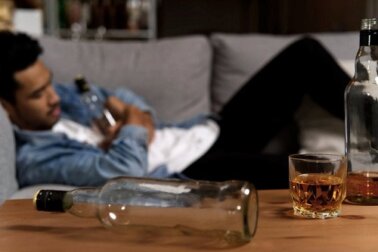 Problemi con l'alcol, come aiutare il partner?