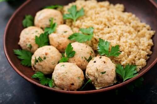 Ricetta per preparare le polpette di quinoa e ceci.