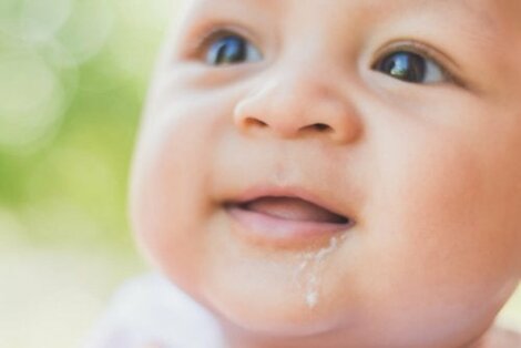 Reflusso del neonato: quali sono i sintomi?