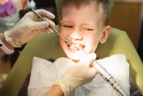Bambino dal dentista.