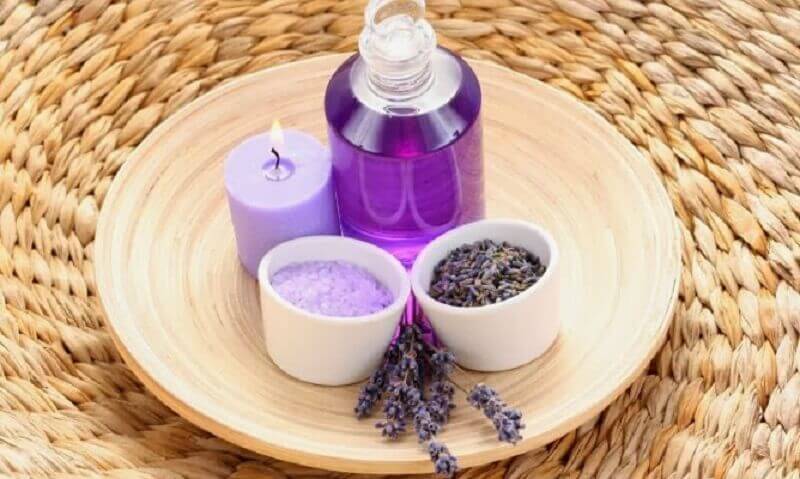 Candela e lavanda.