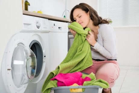 Lavaggio in lavatrice degli asciugamani.