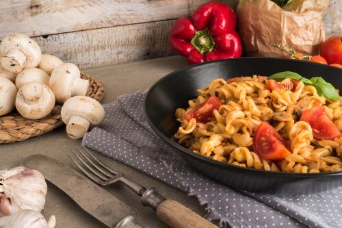 Fusilli con tonno e pomodoro.