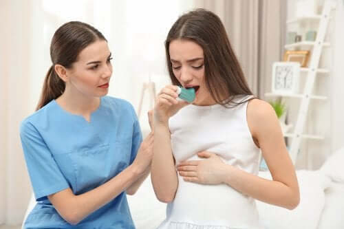 Asma in gravidanza: possibili rischi per la madre e il feto