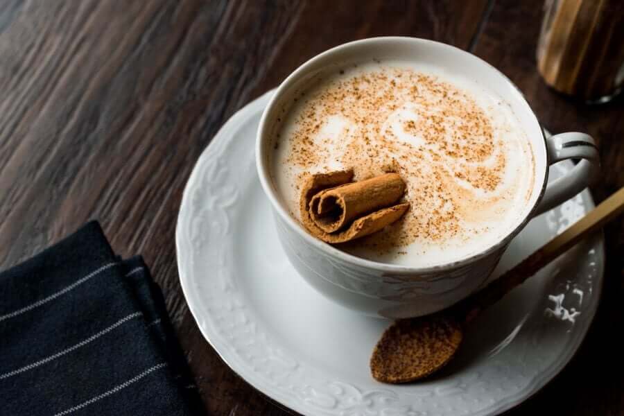 Latte con cannella.