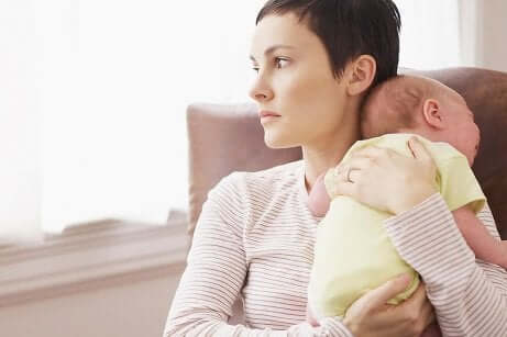 Mamma depressa con figlio.