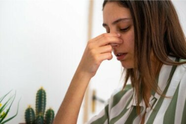 Perforazione del setto nasale: sintomi e trattamento